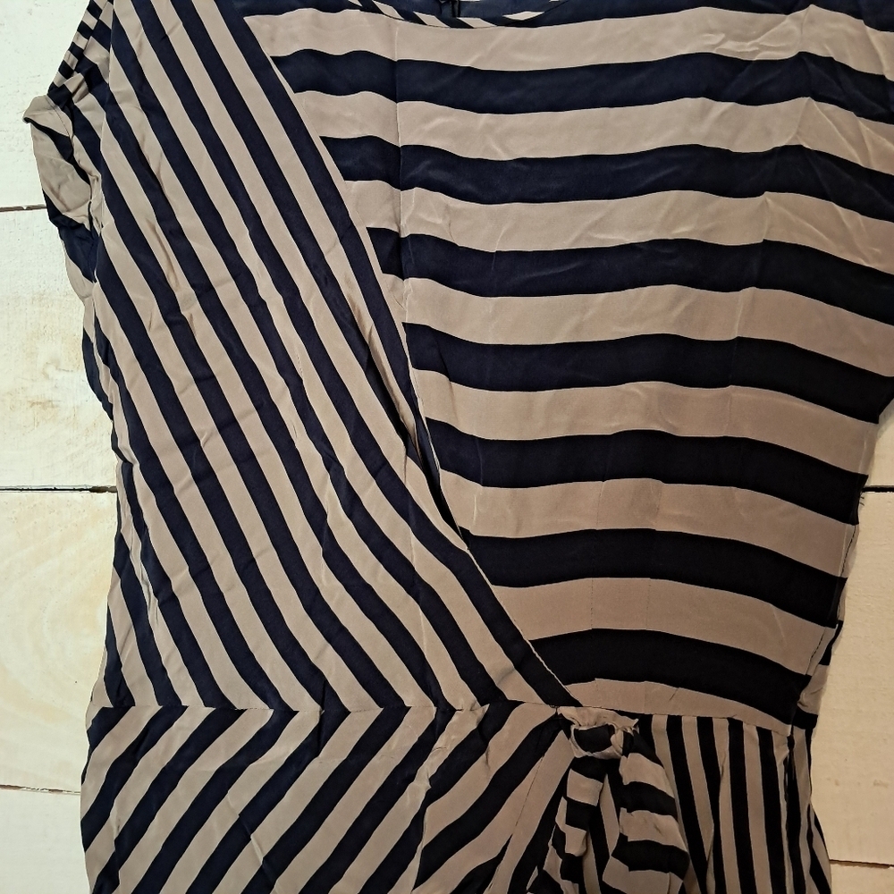 BCBGMAXAZRIA Giovanna Tan And Navy Stripped Silk Dress Size Medium NWT - Picture 4 of 9
